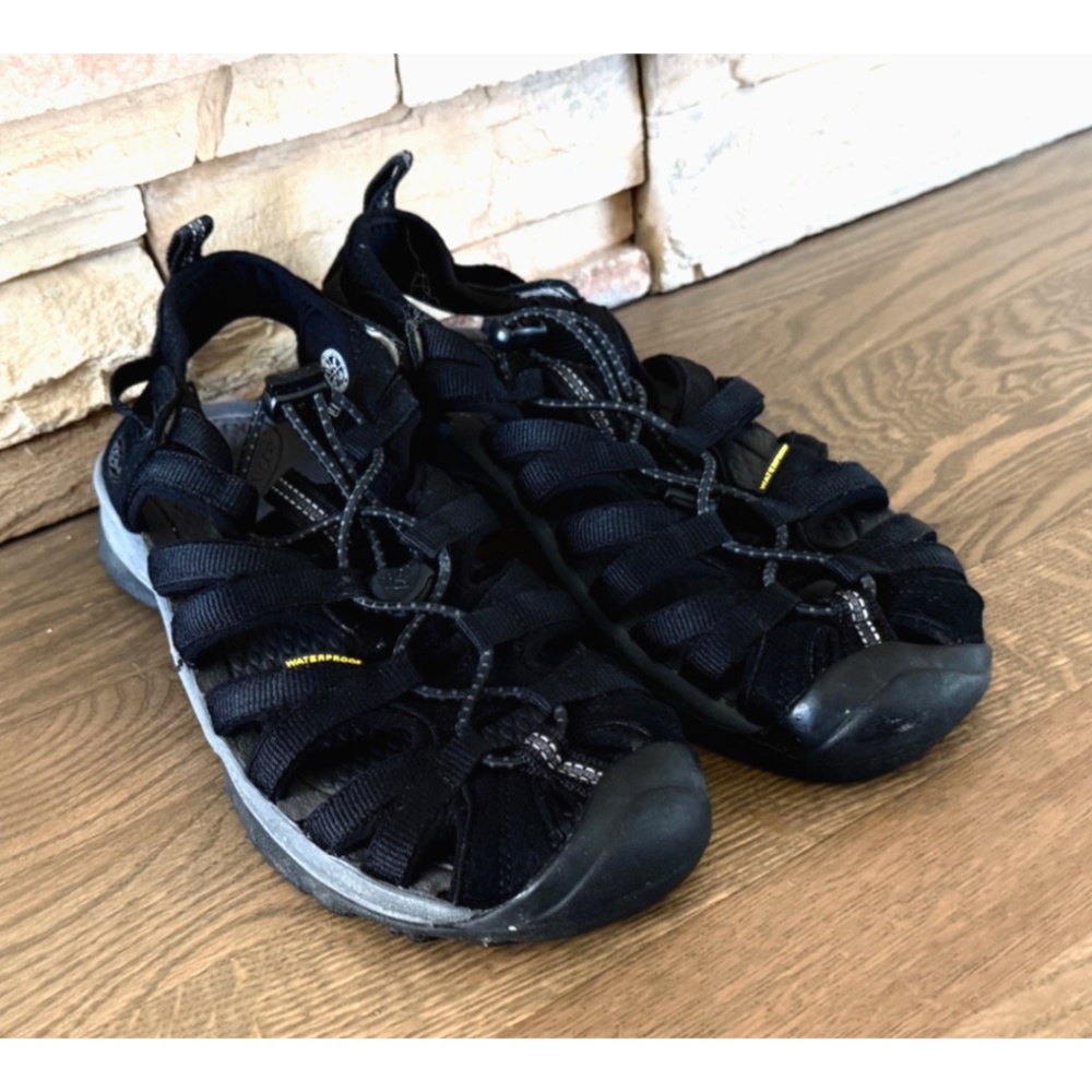 Keen Womens Black Newport Sandals Size 8